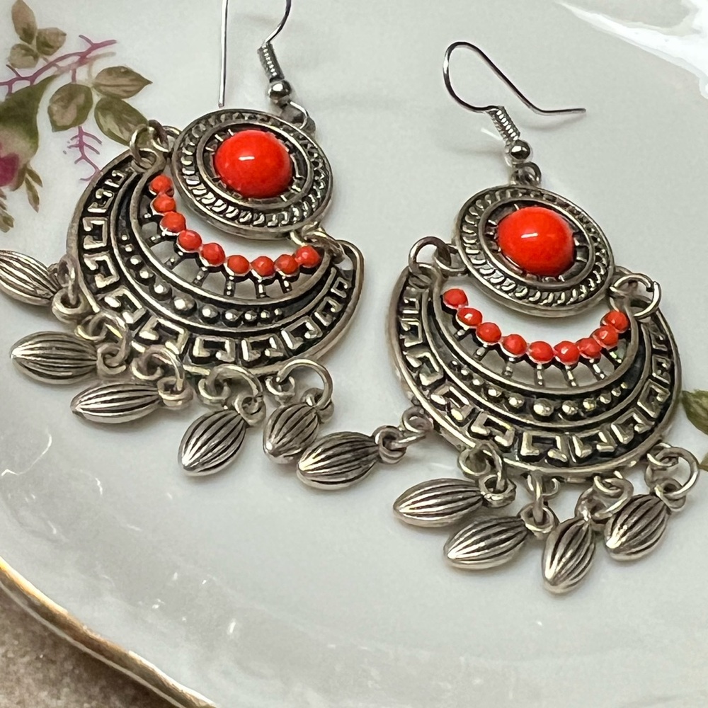 Chandelier Earrings‎ silvertone & coral